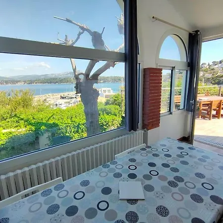 Maison De Pecheurs Vue Sur La Mer - Lesclesdenicole